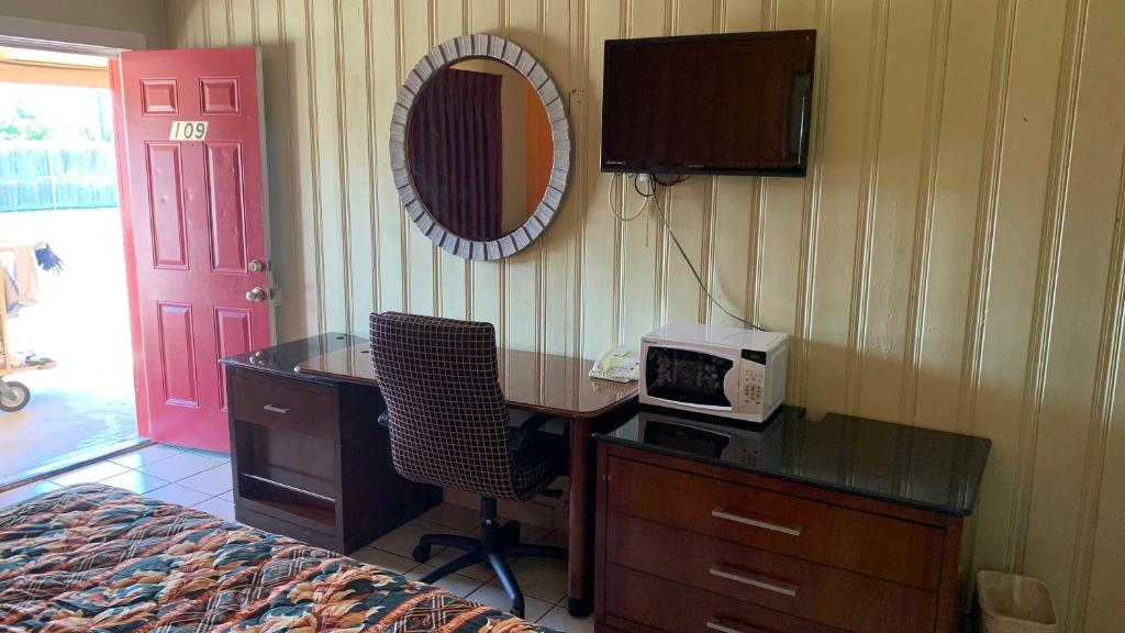 Budget Inn motel Greenville tx - Double Room With Two Double Beds - Non-Smoking