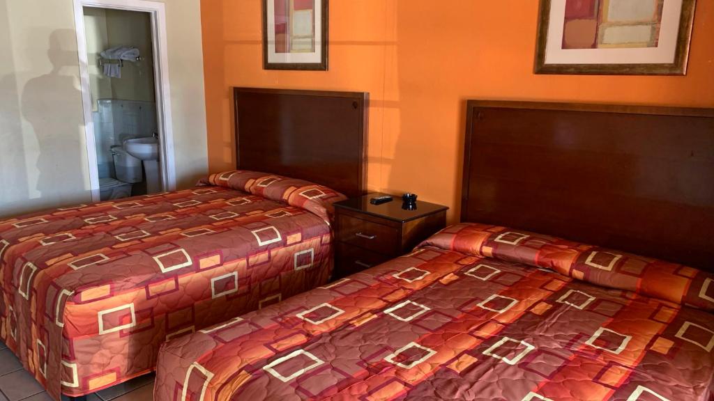 Budget Inn motel Greenville tx - Double Room With Two Double Beds - Smoking