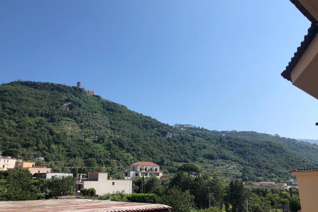 vista su una collina con case sopra di ClAnaGio House a SantʼAntonio Abate