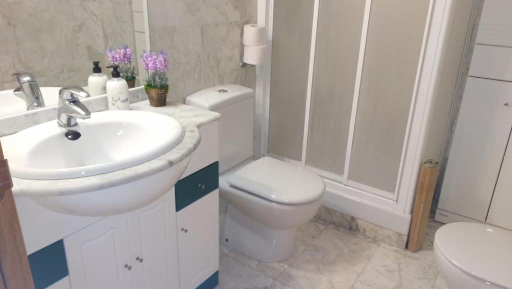 Kúpeľňa v ubytovaní Apartamento playa Cambrils edificio Torresol