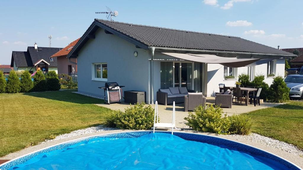 Bazén v ubytování Ela Apartment Vilová nebo v jeho okolí