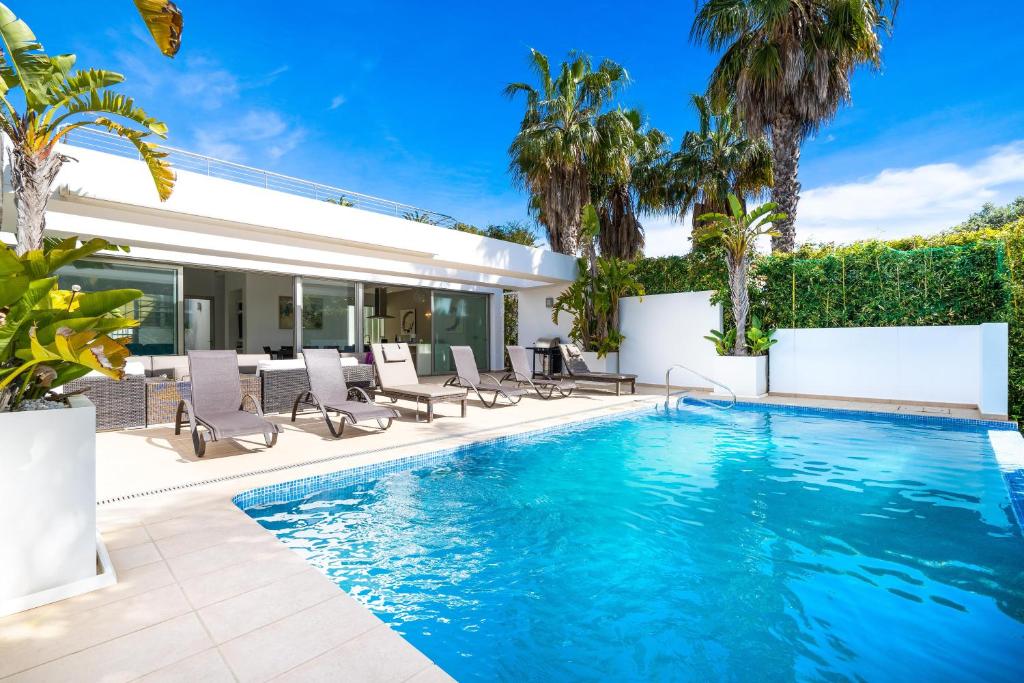 Casa Elche by Aguilarent