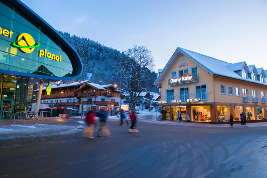 a group of people crossing a street in front of buildings at Appartement Charly Kahr in Schladming