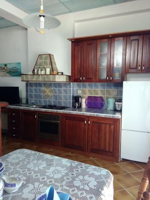Kuchyňa alebo kuchynka v ubytovaní Villa Caroline