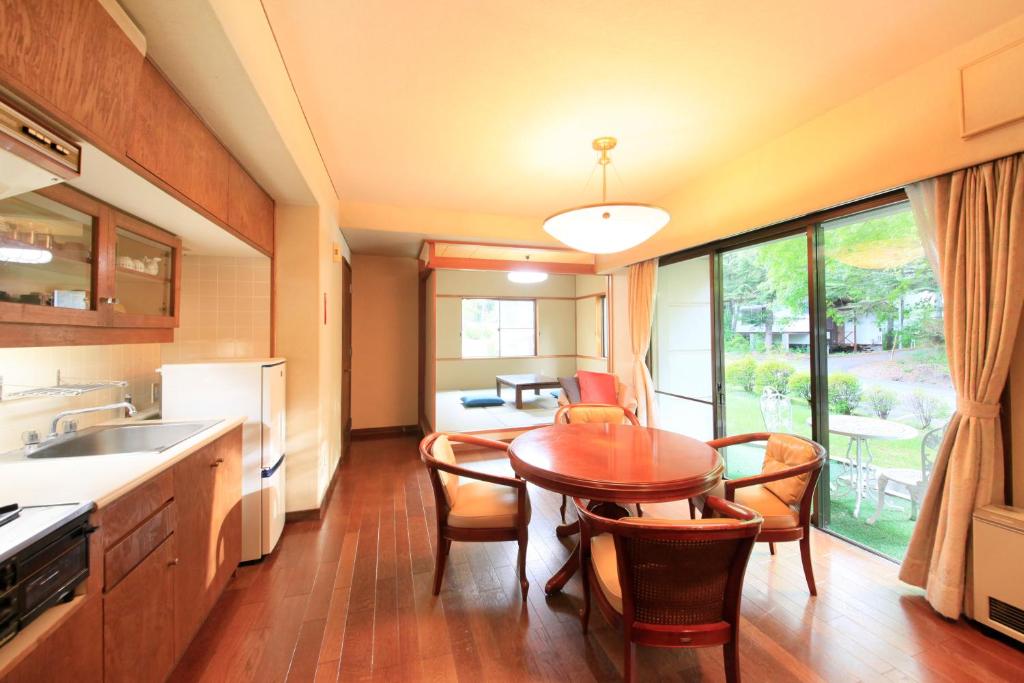 Kuchyň nebo kuchyňský kout v ubytování Kishutetsudo Karuizawa Hotel