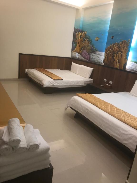 Una cama o camas en una habitación de Hua Du Min Su B&B