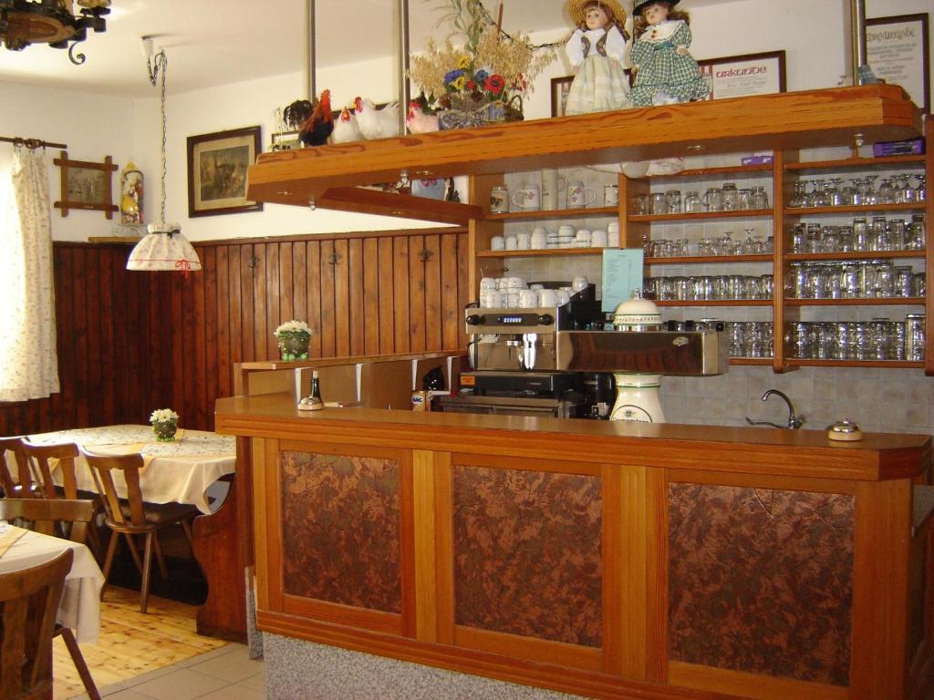 Tetera y cafetera en Gasthof Zum heiligen Nikolaus