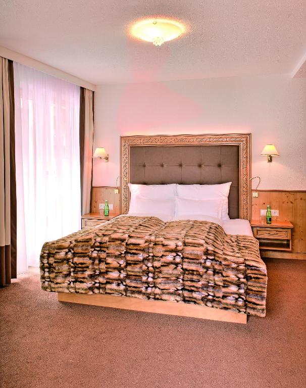 Postel nebo postele na pokoji v ubytování Hotel Garni Urezza