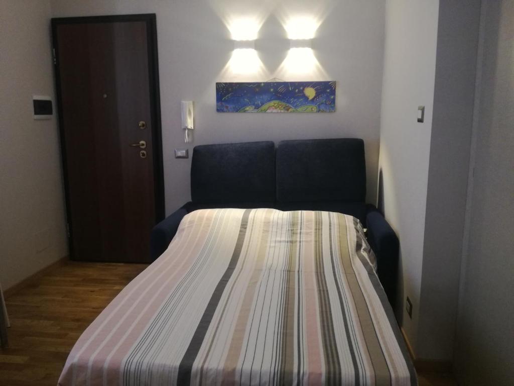A bed or beds in a room at Apartment Sole and Luna in city center