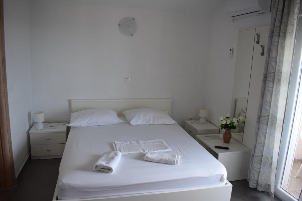 Postel nebo postele na pokoji v ubytování Apartmani Katica