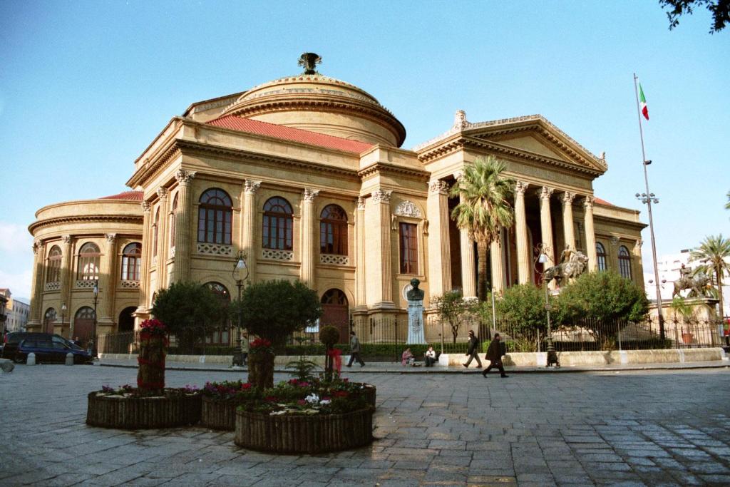 A local landmark close to a vendégházakat