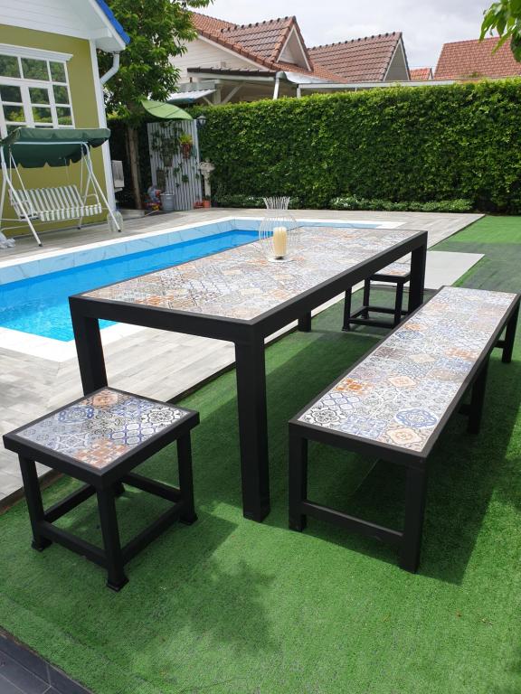 Bazén v ubytování Little home poolvilla nebo v jeho okolí