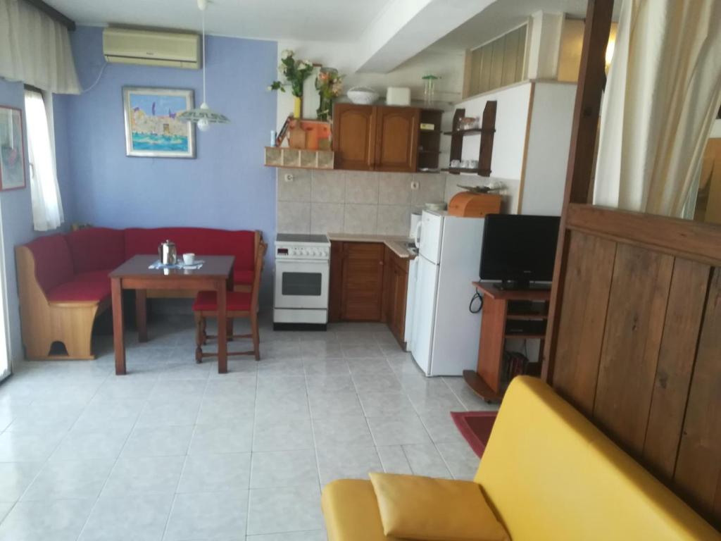 Kuchyňa alebo kuchynka v ubytovaní Villa Caroline