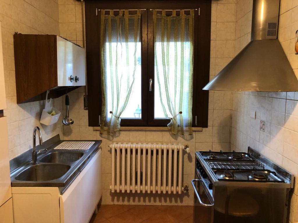 Kuchyň nebo kuchyňský kout v ubytování Alloggi Al Giardino & La Suite