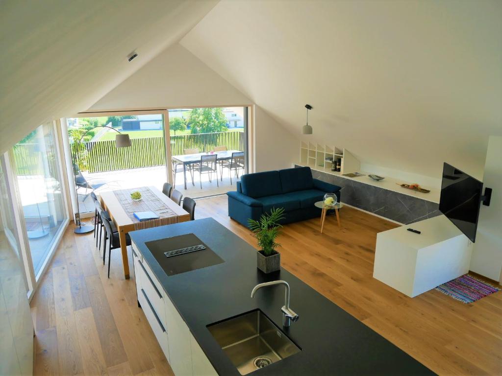 Posezení v ubytování Penthouse 37th HEAVEN (ca. 90m²)