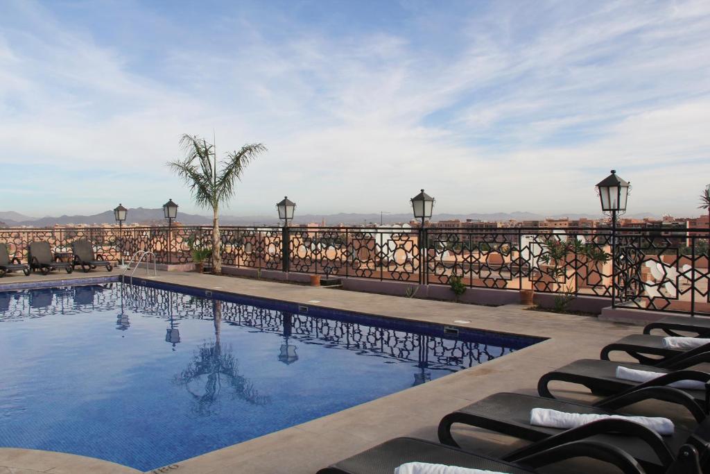 Bazén v ubytování Hotel Imperial Plaza & Spa nebo v jeho okolí