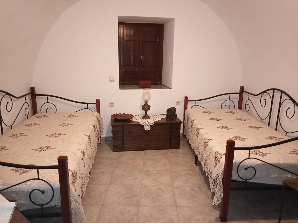 Ένα ή περισσότερα κρεβάτια σε δωμάτιο στο ΤΟ ΠΥΡΓΟΣΠΙΤΟ ΤΗΣ ΑΝΝΕΖΟΥΛΑΣ ANNEZOULA'S CASTLE