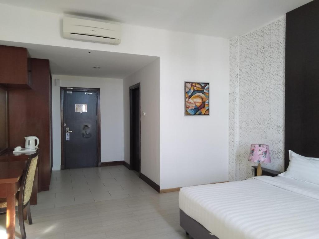Postel nebo postele na pokoji v ubytování Ginasuite Kompleks27 Hotel