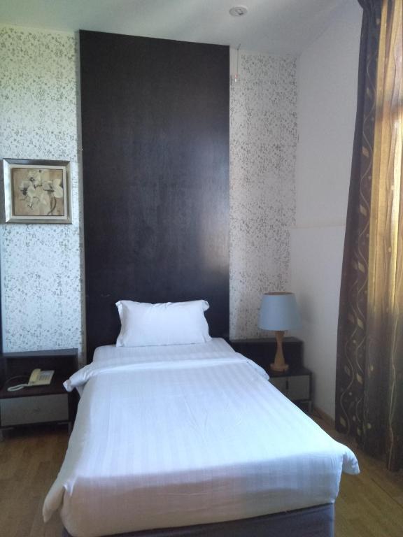 Postel nebo postele na pokoji v ubytování Ginasuite Kompleks27 Hotel