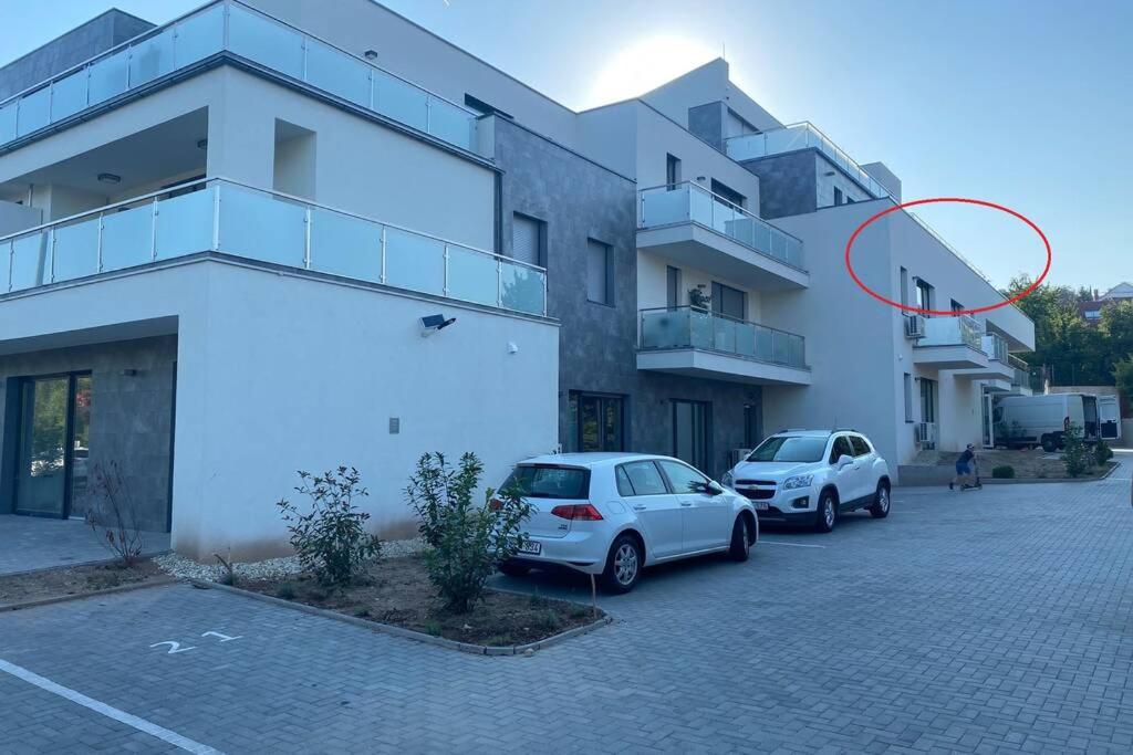 Budova, v ktorej sa apartmán nachádza