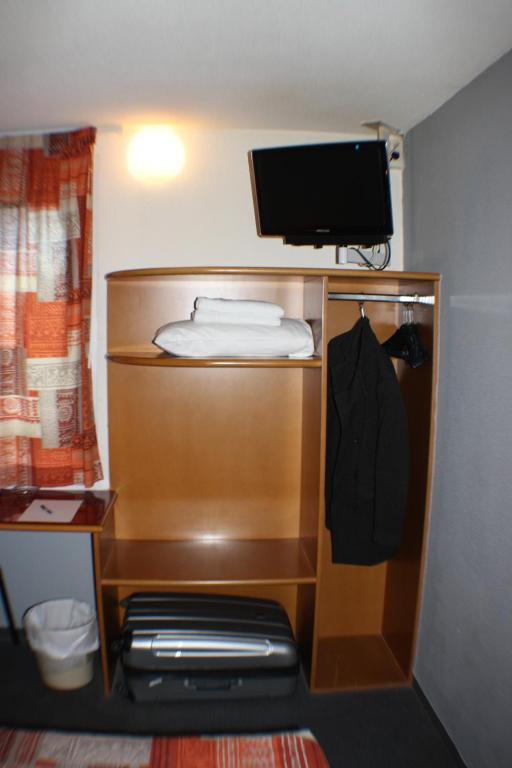 TV a/nebo společenská místnost v ubytování Hôtel Quick Palace Valence Nord