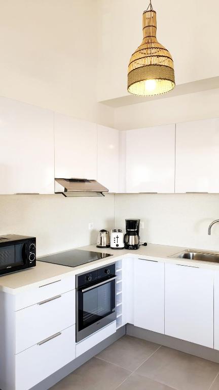Kuchyň nebo kuchyňský kout v ubytování Appartement Etamine, l'Ermitage les Bains, proche du lagon pour 6 personnes
