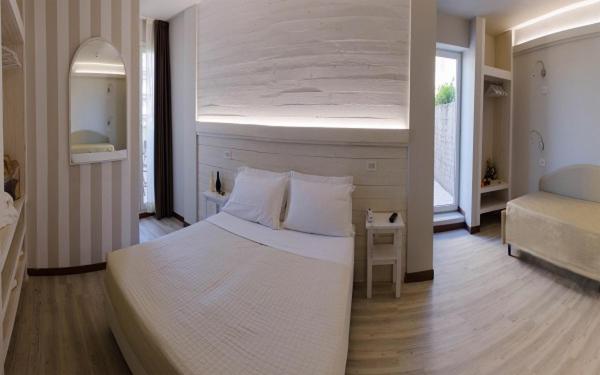 Postel nebo postele na pokoji v ubytování Mona Lisa Hotel