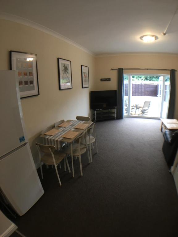4 Bedrooms, 3 Bathrooms, Comfy beds, 5 Netflix TVs & VAN PARKING - Casa Con Quattro Camere Da Letto