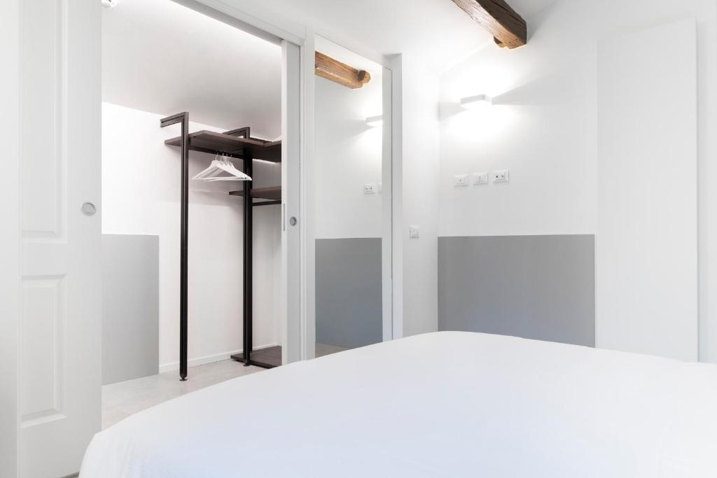 Łóżko lub łóżka w pokoju w obiekcie UR-NEST Indipendenza