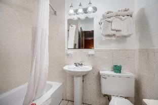 Econo Lodge Inn & Suites Windsor Locks Bradley Airport - King Room - Non Smoking