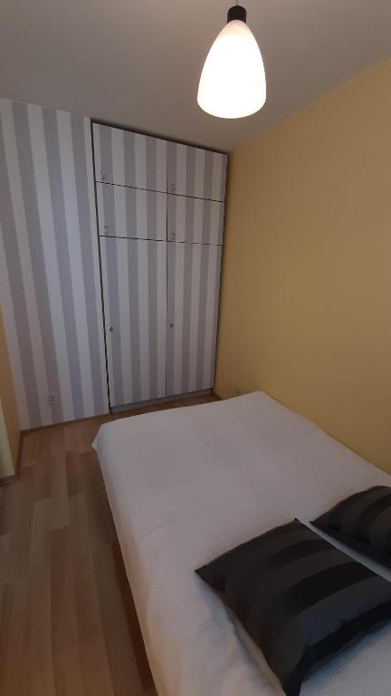 Posteľ alebo postele v izbe v ubytovaní W samym Centrum na Grzybowskiej