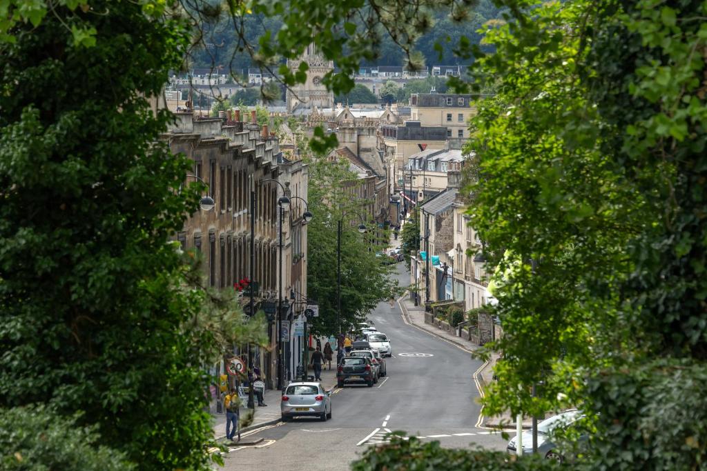 Luxury 2 Bedroom City Apartment in Bath's Artisan Quarter