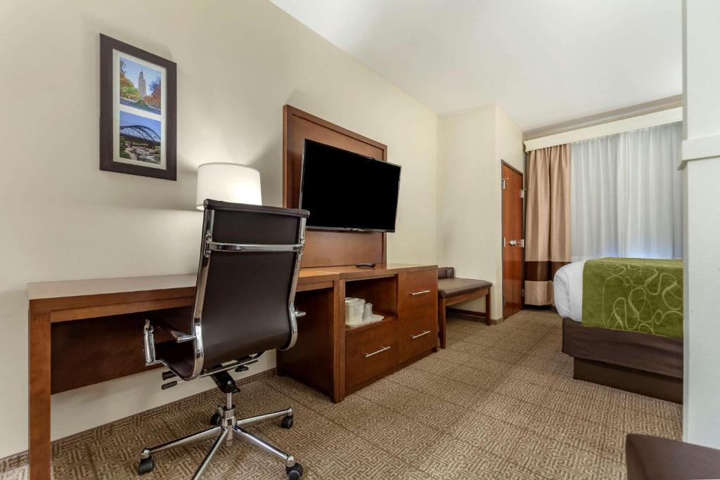 Comfort Suites Grand Island South photo