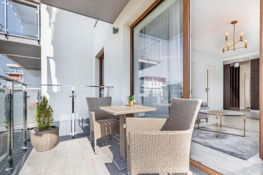 Posedenie v ubytovaní Apartamenty Osiedle Bursztynowe III by Noclegi Renters