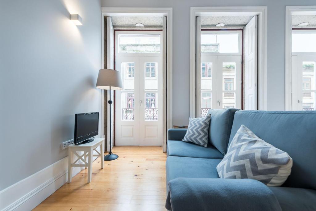 Porto Windows by central station by LovelyStay