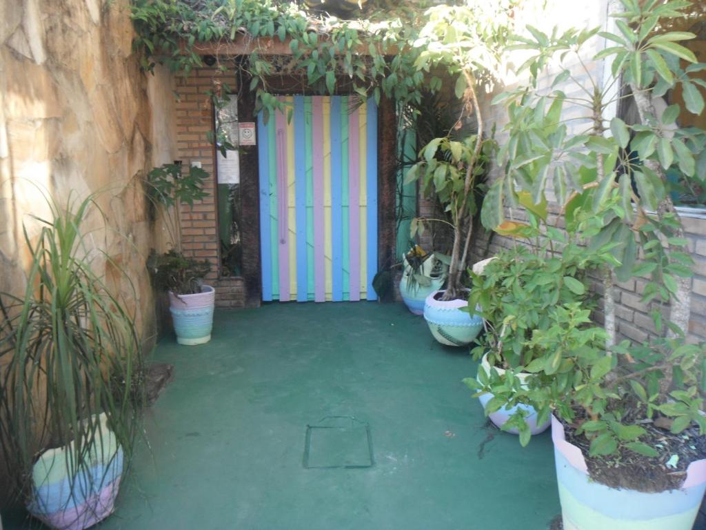 a door with a bunch of plants in front of it at Alebelhinha Residencial Camburi Pousada in Camburi