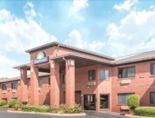 Days Inn By Wyndham Phenix City Near Fort Moore - 豪华皇后室和两个大床 - 不吸烟