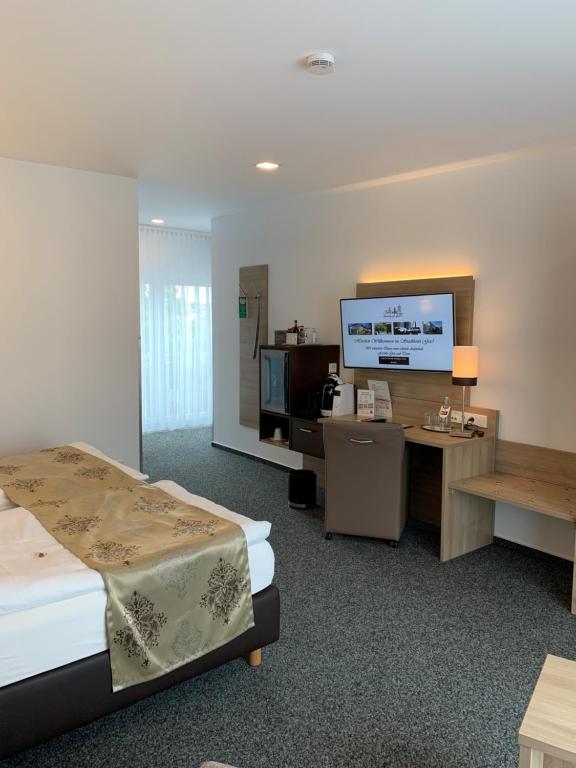 Postel nebo postele na pokoji v ubytování Stadthotel Geis