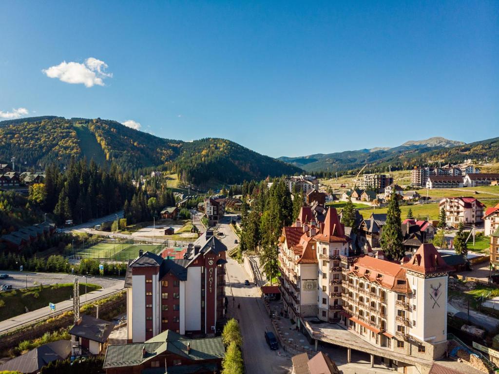Nespecifikovaný výhled na hory nebo výhled na hory při pohledu z hotelu
