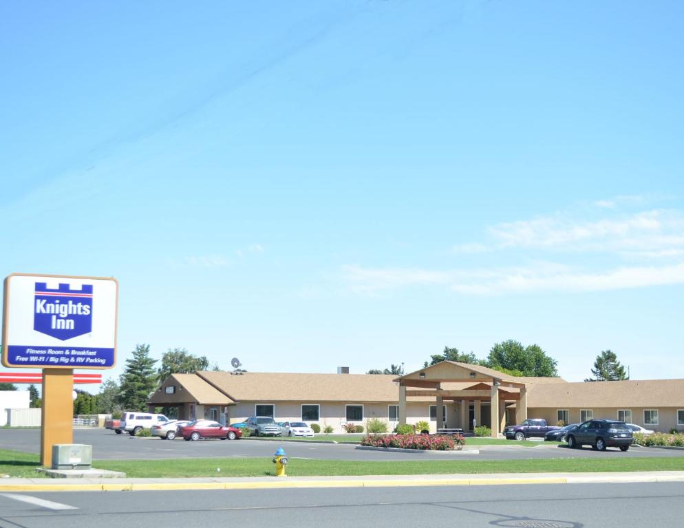 a sign for a hotel in a parking lot at Knights Inn Quincy in Quincy