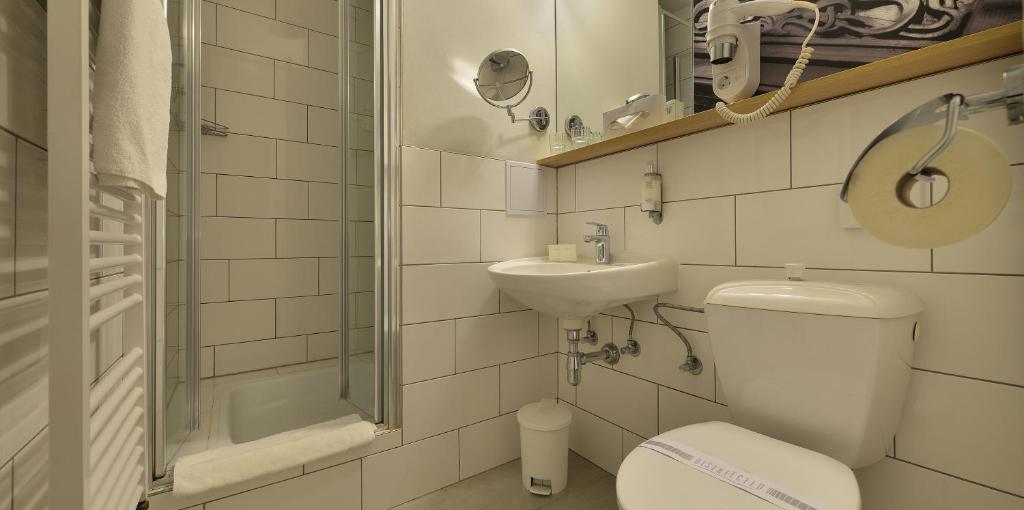 Three Crowns Hotel - Resim 8