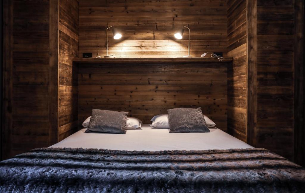 Postel nebo postele na pokoji v ubytování Art Hotel Grivola