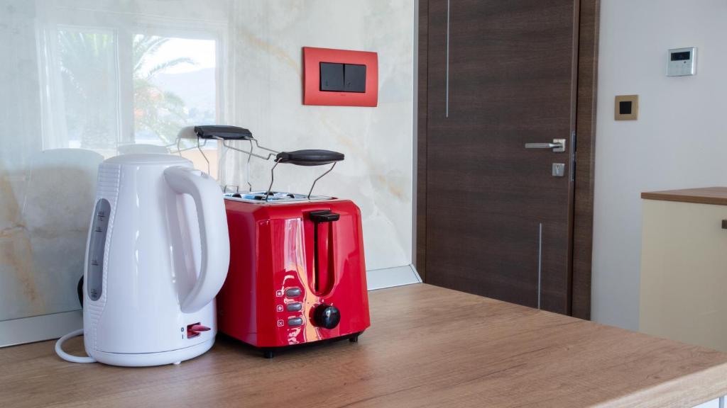 Příslušenství pro přípravu čaje a kávy v ubytování Rooms & Apartments Toni