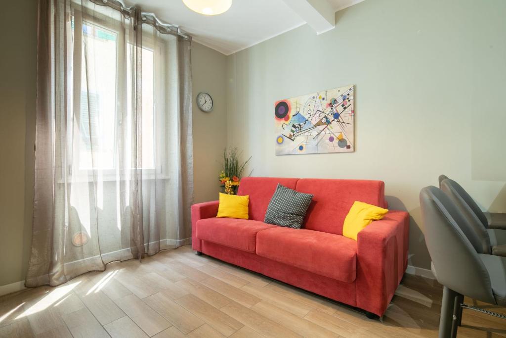 A seating area at Pepi Modern by Mmega
