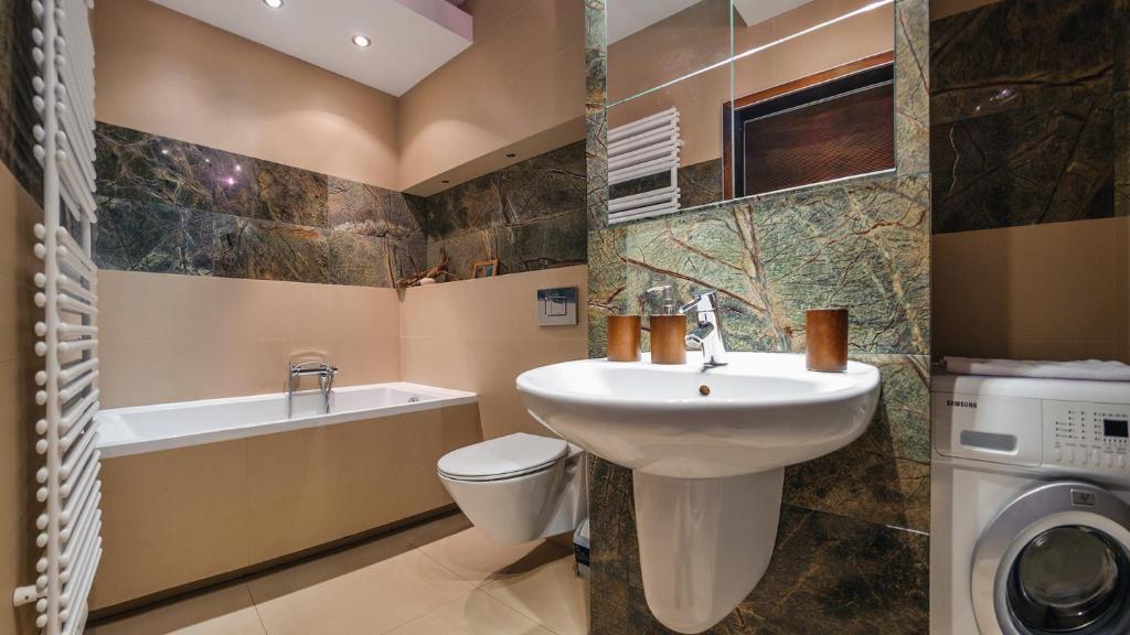 Kúpeľňa v ubytovaní Apartamenty Sun & Snow Szafarnia
