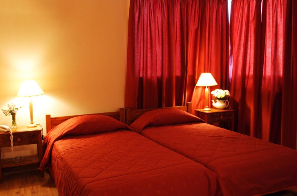 Postel nebo postele na pokoji v ubytování Art Gallery Hotel
