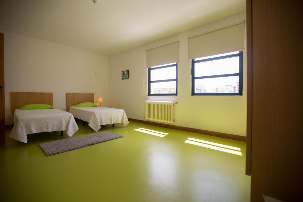 Postel nebo postele na pokoji v ubytování HI Castelo Branco - Pousada de Juventude