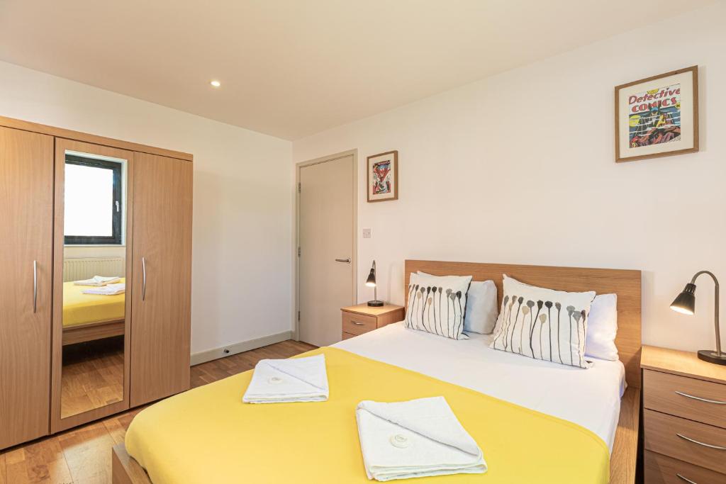 Fantastic Stays at Camden - Three-Bedroom Apartment