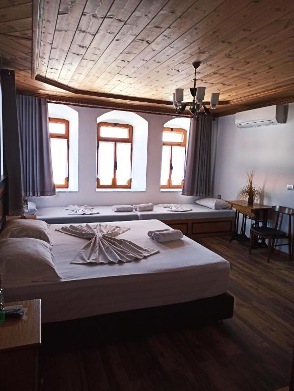 Llit o llits en una habitació de Boutique Hotel Praga