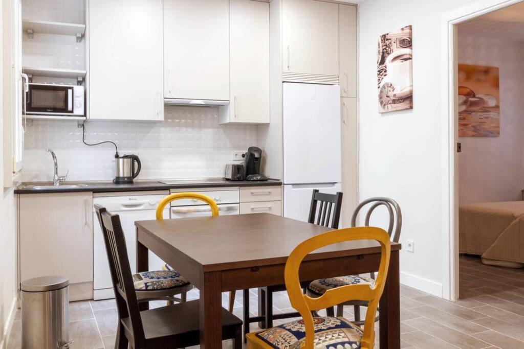 Kuchyň nebo kuchyňský kout v ubytování Sensacional Apartamento Junto a Palacio Real by Batuecas